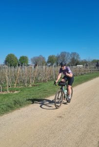 "Fietstocht langs de Linge, reflectie over het autonome zenuwstelsel en stressregulatie na een lekke band."